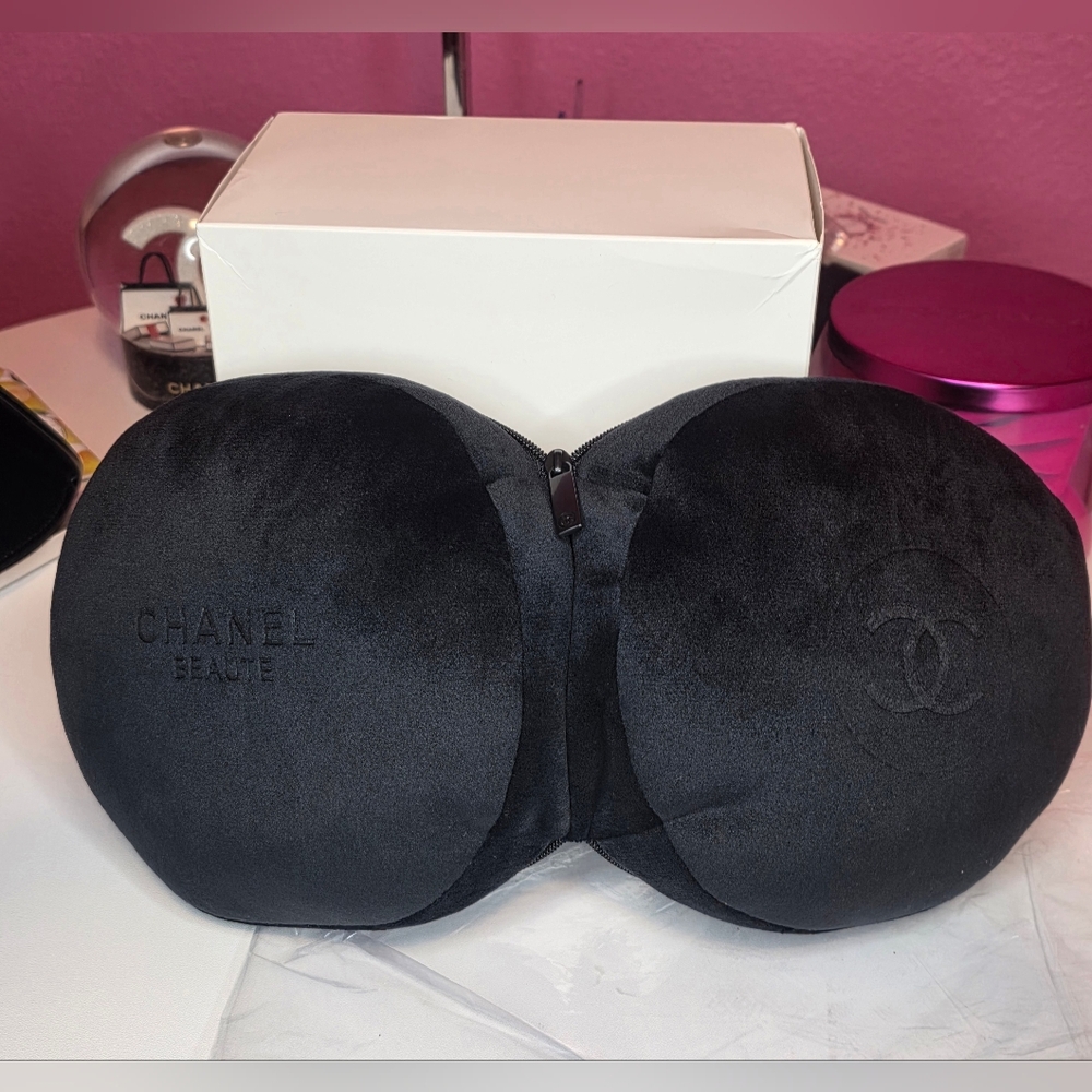 NEW Chanel Beauté CC Travel Eye Mask/Neck Pillow! - Picture 3 of 11